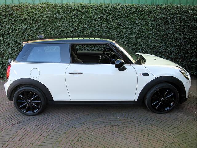 Mini COOPER 1.5 Chili F56 LCI met Leder, LED, DAB, Park ass. en 17"