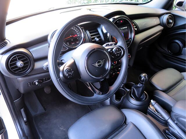 Mini COOPER 1.5 Chili F56 LCI met Leder, LED, DAB, Park ass. en 17"