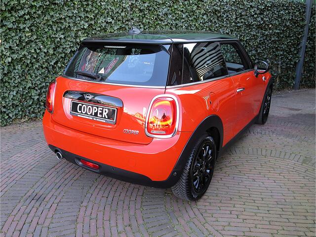 Mini COOPER 1.5 Salt Business F56 LCI NL Auto, Navi, Cruise, Apple CarPlay en 16"