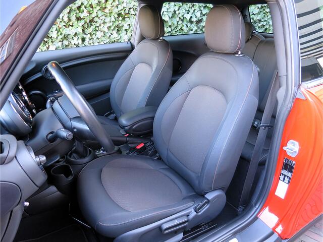 Mini COOPER 1.5 Salt Business F56 LCI NL Auto, Navi, Cruise, Apple CarPlay en 16"