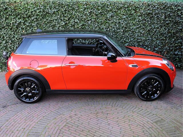 Mini COOPER 1.5 Salt Business F56 LCI NL Auto, Navi, Cruise, Apple CarPlay en 16"