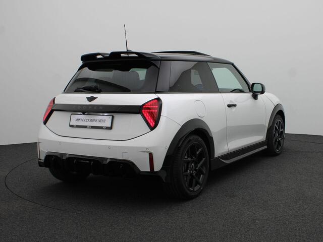 Mini COOPER 3-Deurs John Cooper Works + Pakket M + Driving Assistant + Glazen panoramadak + Parking Assistant + 17''