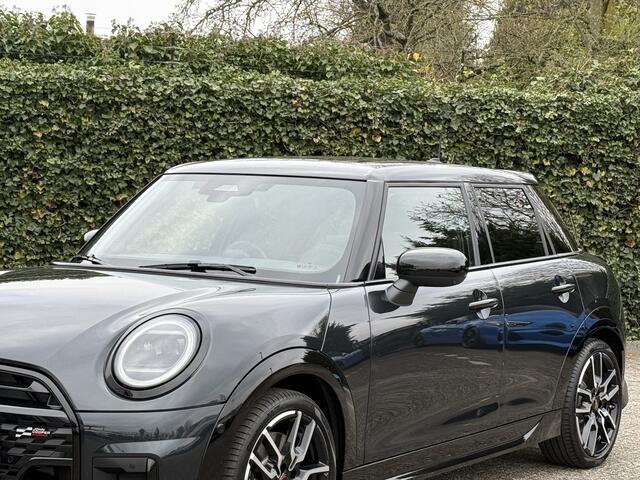 Mini COOPER Mini 1.5 C John Cooper Works XL | Panorama | Harman/Kardon | 18'' | Stuur + Stoelverw.