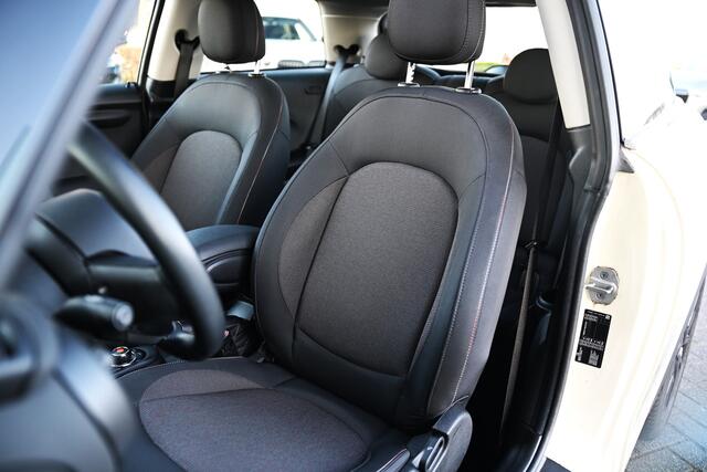 Mini COOPER Hatchback Salt / Panoramadak / Comfort Access / Verw. voorruit / LED / Navigatie / Apple CarPlay / Cruise Control