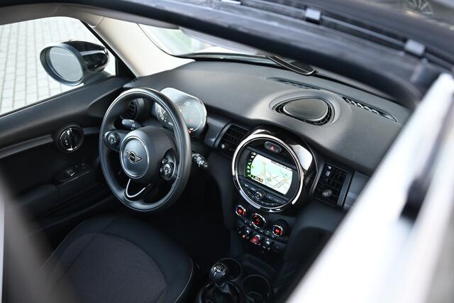 Mini COOPER Hatchback Salt / Panoramadak / Comfort Access / Verw. voorruit / LED / Navigatie / Apple CarPlay / Cruise Control