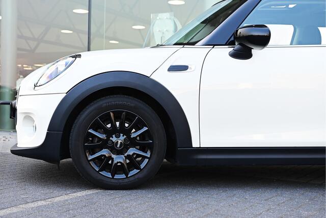 Mini COOPER Hatchback Salt / Panoramadak / Comfort Access / Verw. voorruit / LED / Navigatie / Apple CarPlay / Cruise Control