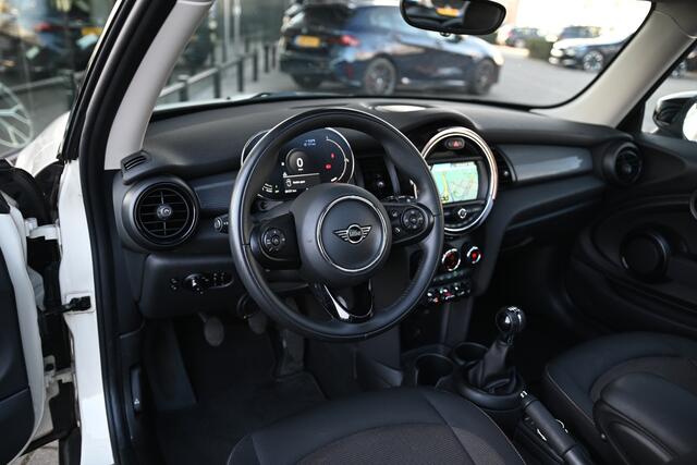 Mini COOPER Hatchback Salt / Panoramadak / Comfort Access / Verw. voorruit / LED / Navigatie / Apple CarPlay / Cruise Control