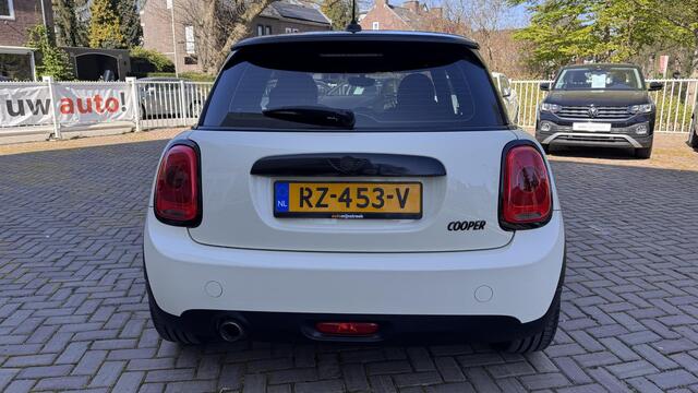 Mini COOPER Mini 1.5 Business | MINI onderhouden |