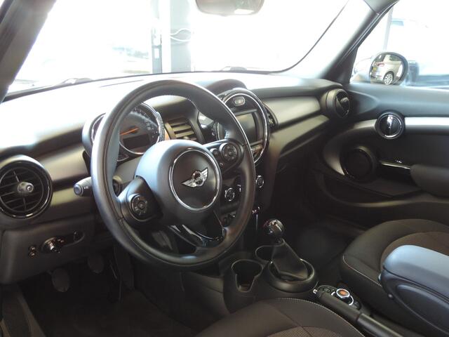 Mini COOPER Mini 1.5 5-drs Serious Business - Nav | Camera | PDC | Alarm | 1e eigenaar