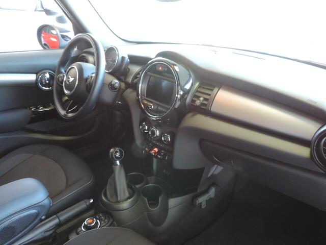 Mini COOPER Mini 1.5 5-drs Serious Business - Nav | Camera | PDC | Alarm | 1e eigenaar