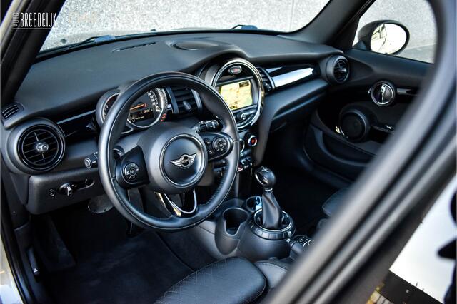 Mini COOPER Mini 1.5 Chili Aut. | Navigatie | Leder | Panorama | LED | 16"LM | PDC | NL Auto | Melting Silver
