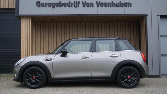 Mini COOPER 1.5 136pk Automaat 5Drs Chili Sportstoelen H-Leder LED Sfeerverlichting *Black Pack* Keyless 76210km! *NL auto*