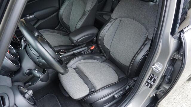 Mini COOPER 1.5 136pk Automaat 5Drs Chili Sportstoelen H-Leder LED Sfeerverlichting *Black Pack* Keyless 76210km! *NL auto*