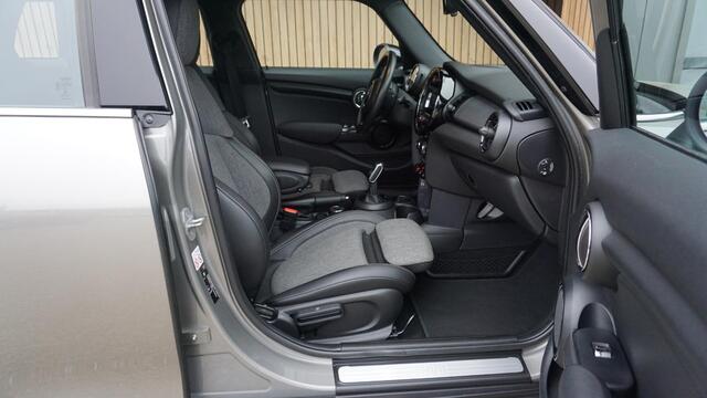 Mini COOPER 1.5 136pk Automaat 5Drs Chili Sportstoelen H-Leder LED Sfeerverlichting *Black Pack* Keyless 76210km! *NL auto*