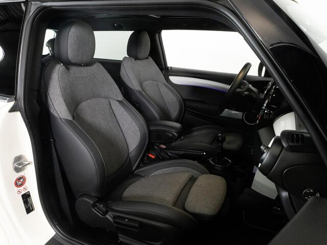 Mini COOPER Mini 1.5 136 PK Chili Serious Business | LED | Harman/Kardon | Panoramadak | Keyless | Sport Stoelen |