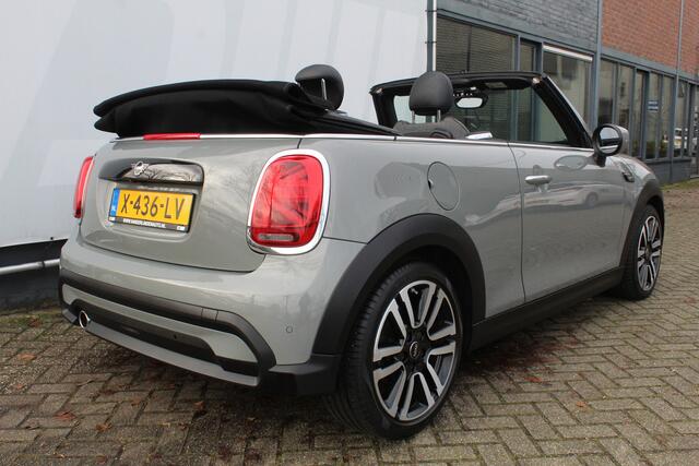 Mini COOPER Mini Cabrio 1.5 Camden Navigatie | Half leer | 17 inch velgen