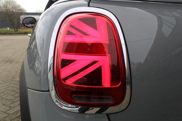 Mini COOPER Mini Cabrio 1.5 Camden Navigatie | Half leer | 17 inch velgen