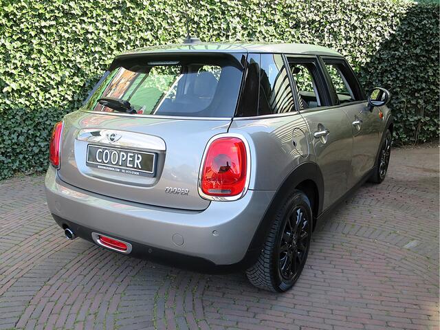 Mini COOPER 1.5 Salt F55 5-drs automaat met Leder, Keyless, Navi, PDC en 16"