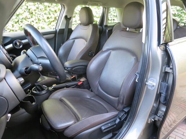 Mini COOPER 1.5 Salt F55 5-drs automaat met Leder, Keyless, Navi, PDC en 16"