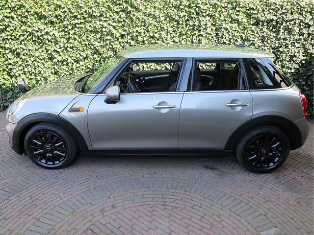 Mini COOPER 1.5 Salt F55 5-drs automaat met Leder, Keyless, Navi, PDC en 16"