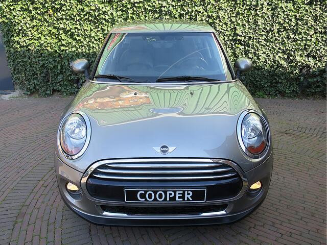 Mini COOPER 1.5 Salt F55 5-drs automaat met Leder, Keyless, Navi, PDC en 16"