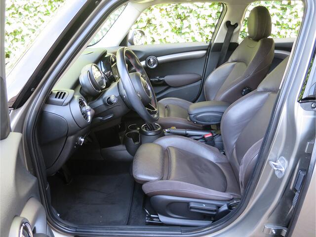 Mini COOPER 1.5 Salt F55 5-drs automaat met Leder, Keyless, Navi, PDC en 16"