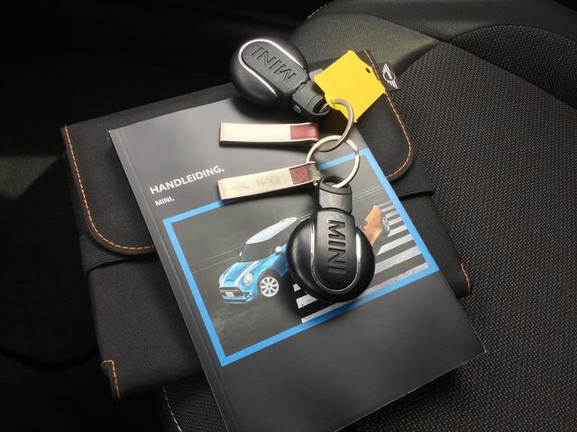 Mini COOPER Mini 1.5 Business | Navi | PDC | LED |