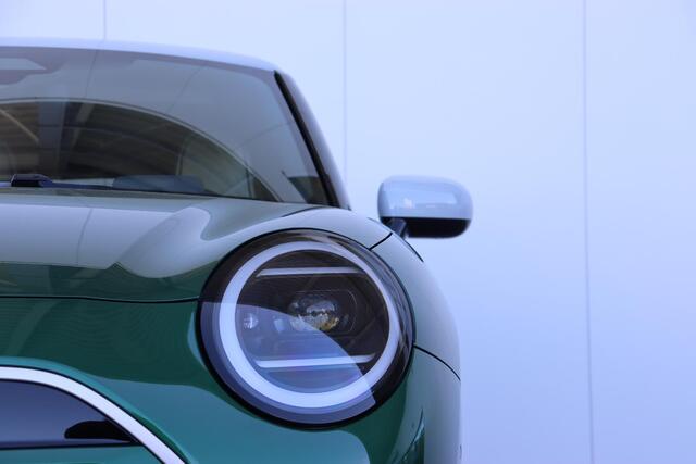 Mini COOPER Mini E Favoured M 40.7 kWh Stuurwielrand verwarmd/ Comfort Access/ panoramadak/ Stoelverwarming/ Head-Up