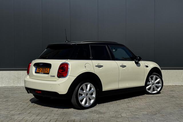 Mini COOPER Mini 1.5 136pk - Navigatie - LED - Stoelverwarming - Bi Tone - 18" LM velgen - Rijklaar