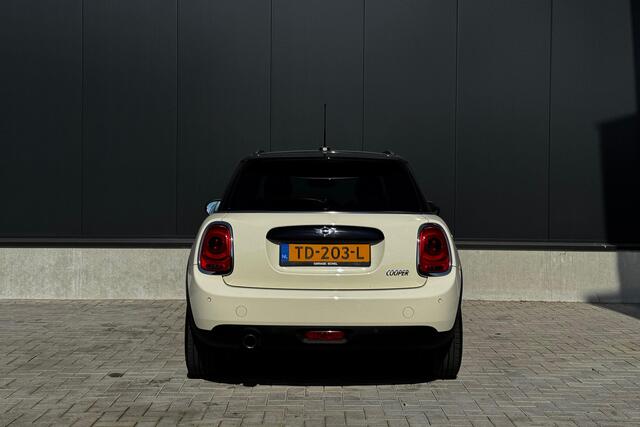 Mini COOPER Mini 1.5 136pk - Navigatie - LED - Stoelverwarming - Bi Tone - 18" LM velgen - Rijklaar