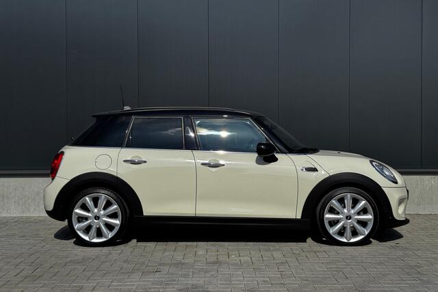 Mini COOPER Mini 1.5 136pk - Navigatie - LED - Stoelverwarming - Bi Tone - 18" LM velgen - Rijklaar