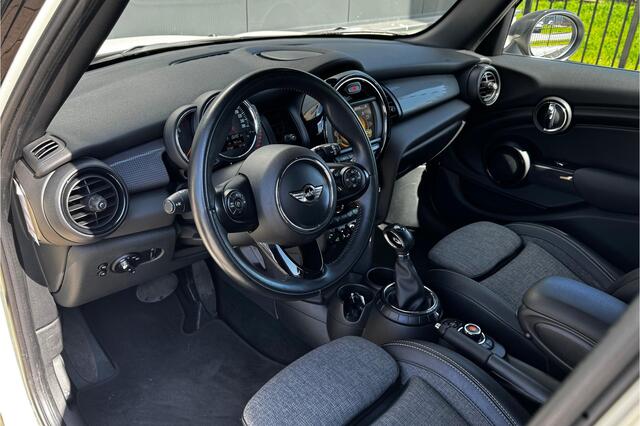Mini COOPER Mini 1.5 136pk - Navigatie - LED - Stoelverwarming - Bi Tone - 18" LM velgen - Rijklaar