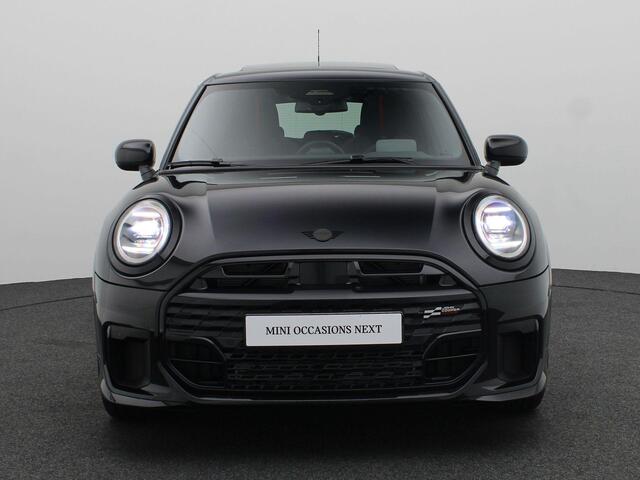 Mini COOPER 5-Deurs C Pakket M + Glazen panoramadak + Parking Assistant + Driving Assistant + Elektrisch verwarmde voorstoelen + Comfort Access + Stuurwielrand verwarmd + 17''