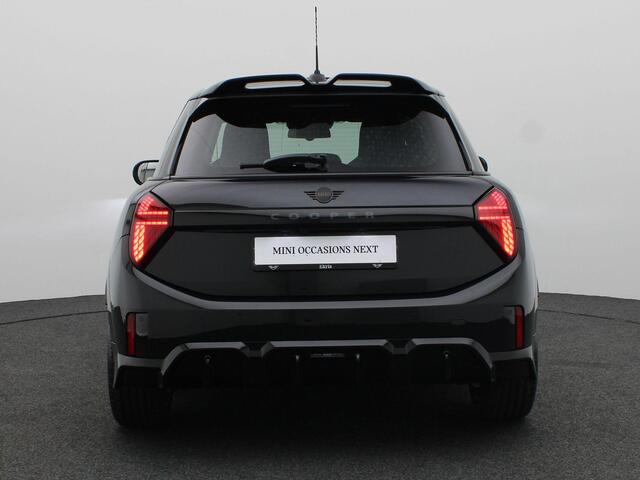 Mini COOPER 5-Deurs C Pakket M + Glazen panoramadak + Parking Assistant + Driving Assistant + Elektrisch verwarmde voorstoelen + Comfort Access + Stuurwielrand verwarmd + 17''