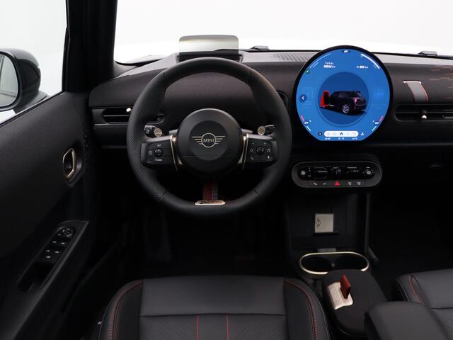 Mini COOPER 5-Deurs C Pakket M + Glazen panoramadak + Parking Assistant + Driving Assistant + Elektrisch verwarmde voorstoelen + Comfort Access + Stuurwielrand verwarmd + 17''