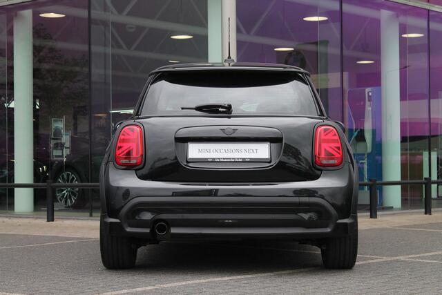 Mini COOPER Hatchback Classic Automaat / Premium Pakket / Sportstoelen / LED / Cruise Control / PDC achter / Leder