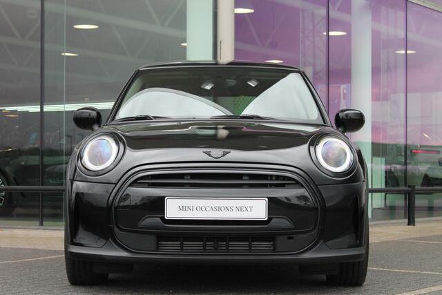 Mini COOPER Hatchback Classic Automaat / Premium Pakket / Sportstoelen / LED / Cruise Control / PDC achter / Leder