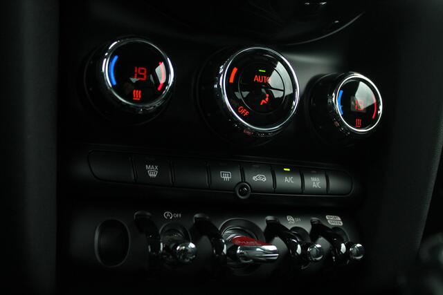 Mini COOPER Hatchback Classic Automaat / Premium Pakket / Sportstoelen / LED / Cruise Control / PDC achter / Leder