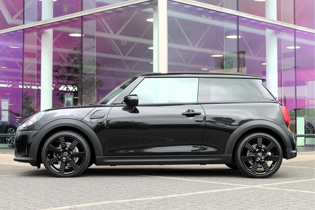 Mini COOPER Hatchback Classic Automaat / Premium Pakket / Sportstoelen / LED / Cruise Control / PDC achter / Leder
