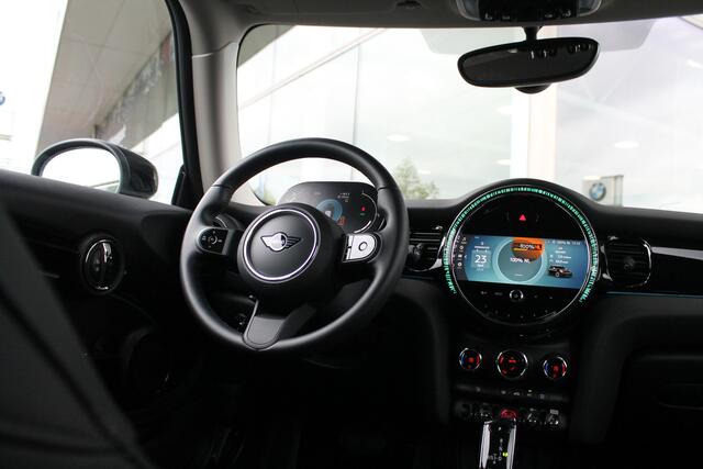 Mini COOPER Hatchback Classic Automaat / Premium Pakket / Sportstoelen / LED / Cruise Control / PDC achter / Leder