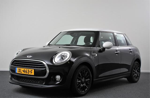 Mini COOPER Mini 1.5 Automaat 5 drs Navigatie Cruise control Bluetooth Lichmetalen velgen Climate Control