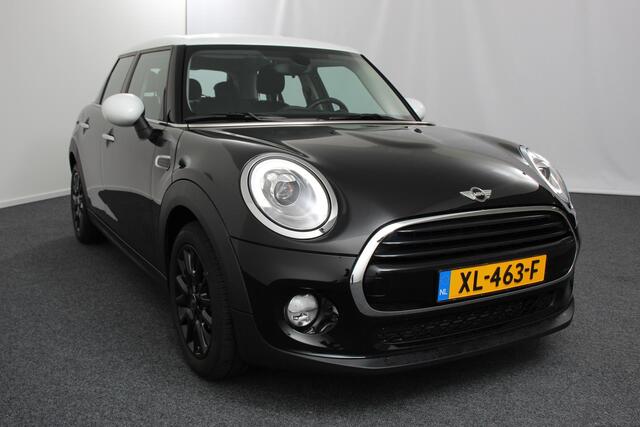 Mini COOPER Mini 1.5 Automaat 5 drs Navigatie Cruise control Bluetooth Lichmetalen velgen Climate Control