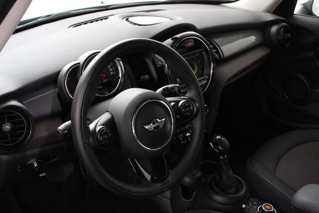 Mini COOPER Mini 1.5 Automaat 5 drs Navigatie Cruise control Bluetooth Lichmetalen velgen Climate Control