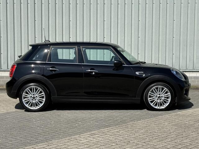 Mini COOPER Mini 1.5 Chili / Dealer onderhouden / Origineel Nederlandse auto / 1e Eigenaar / Lederen bekleding / Keyless Start / Climate Control / Cruise Control /