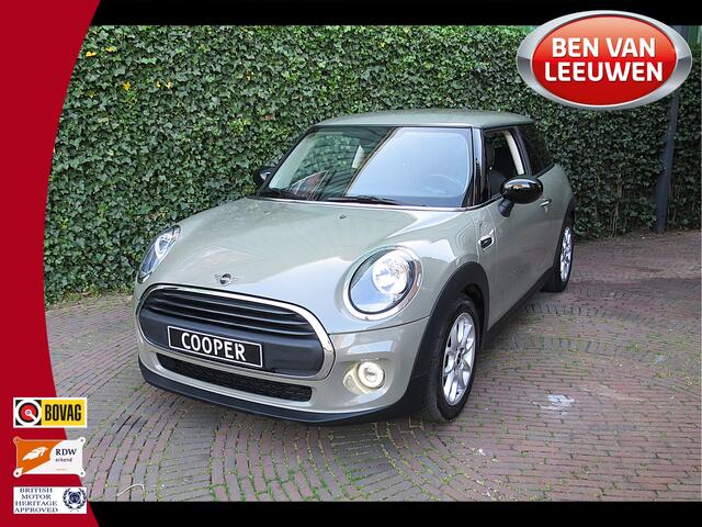 Mini COOPER 1.5 One Pepper F56 LCI automaat NL-auto, 1ste eig, Clima, Apple carPlay en 16"
