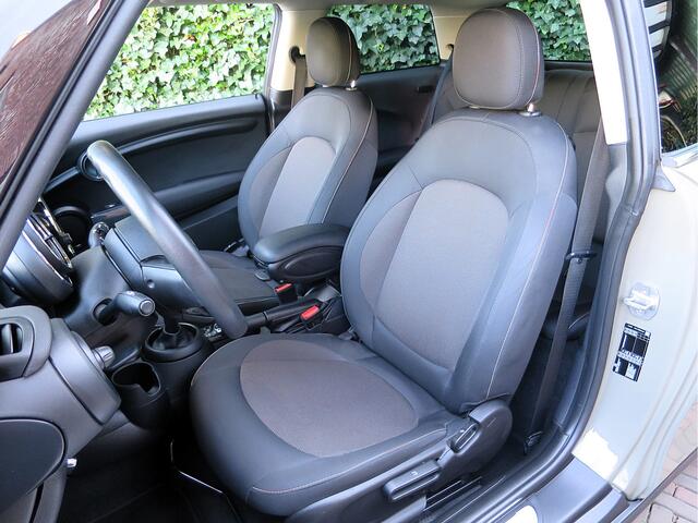 Mini COOPER 1.5 One Pepper F56 LCI automaat NL-auto, 1ste eig, Clima, Apple carPlay en 16"