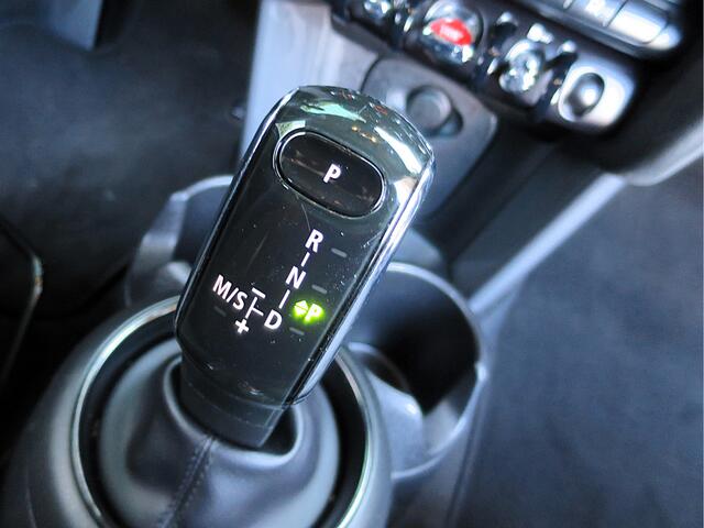 Mini COOPER 1.5 One Pepper F56 LCI automaat NL-auto, 1ste eig, Clima, Apple carPlay en 16"