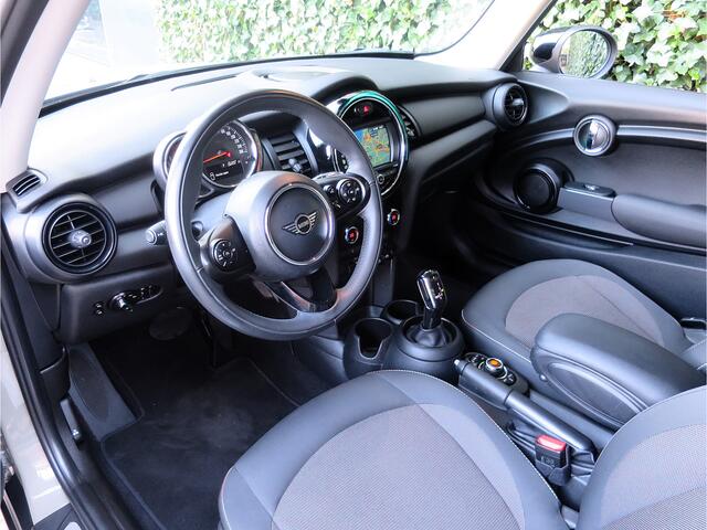 Mini COOPER 1.5 One Pepper F56 LCI automaat NL-auto, 1ste eig, Clima, Apple carPlay en 16"