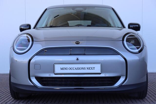 Mini COOPER Mini E Classic L 40.7 kWh 17 inch Parallel Spoke 2-tone/ Comfort Access/ panoramadak/ Stoelverwarming/ Harman-Kardon