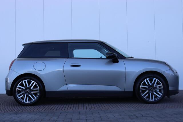 Mini COOPER Mini E Classic L 40.7 kWh 17 inch Parallel Spoke 2-tone/ Comfort Access/ panoramadak/ Stoelverwarming/ Harman-Kardon